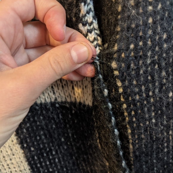 Suncoo Sweater - Picture 9 of 10